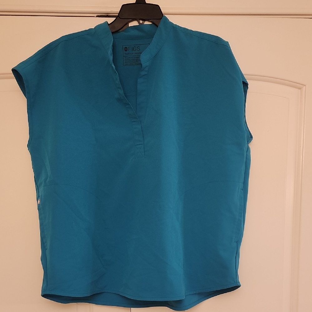 Figs Blue Sleeveless Boxy Blouse with Mandarin Collar